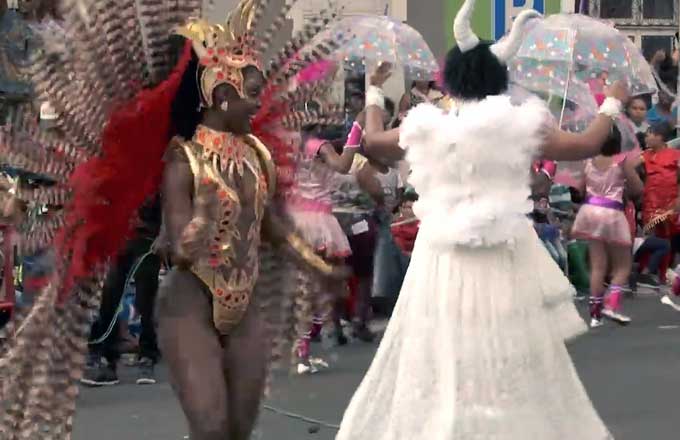 O Carnaval regressa aqui